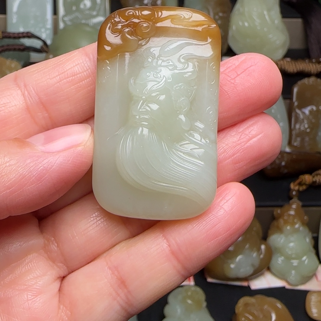 故***云和田玉未镶嵌颈饰