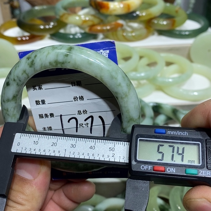 透闪石-蛇纹石玉手镯未镶嵌