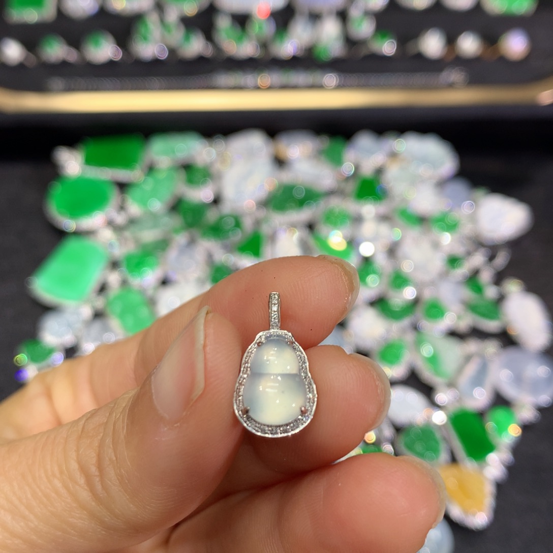 翡翠18K金镶嵌吊坠(不含链)