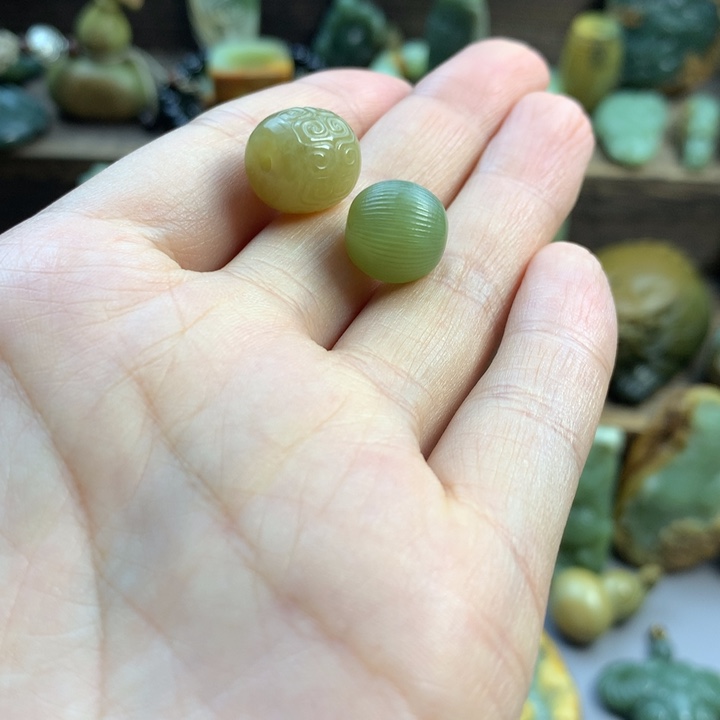 未镶嵌岫岩老玉（透闪石质玉）珠宝奇石大****端