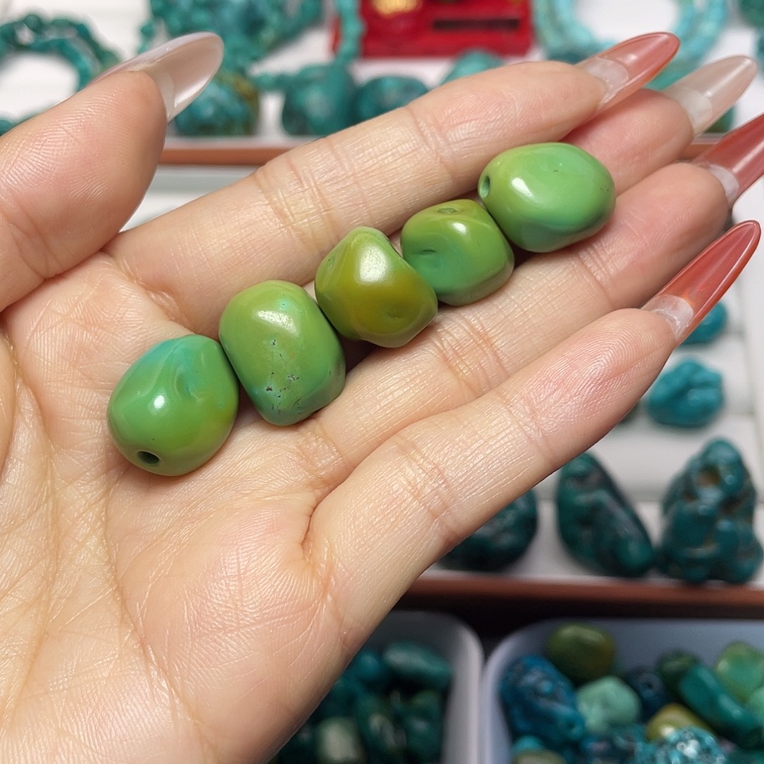 气****绿松石未镶嵌手链