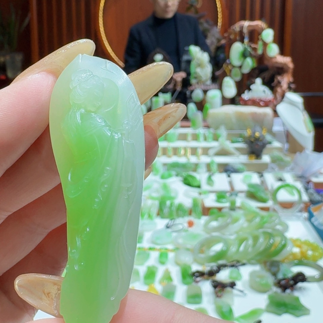 和田玉翠青冰底青衣才女未镶嵌