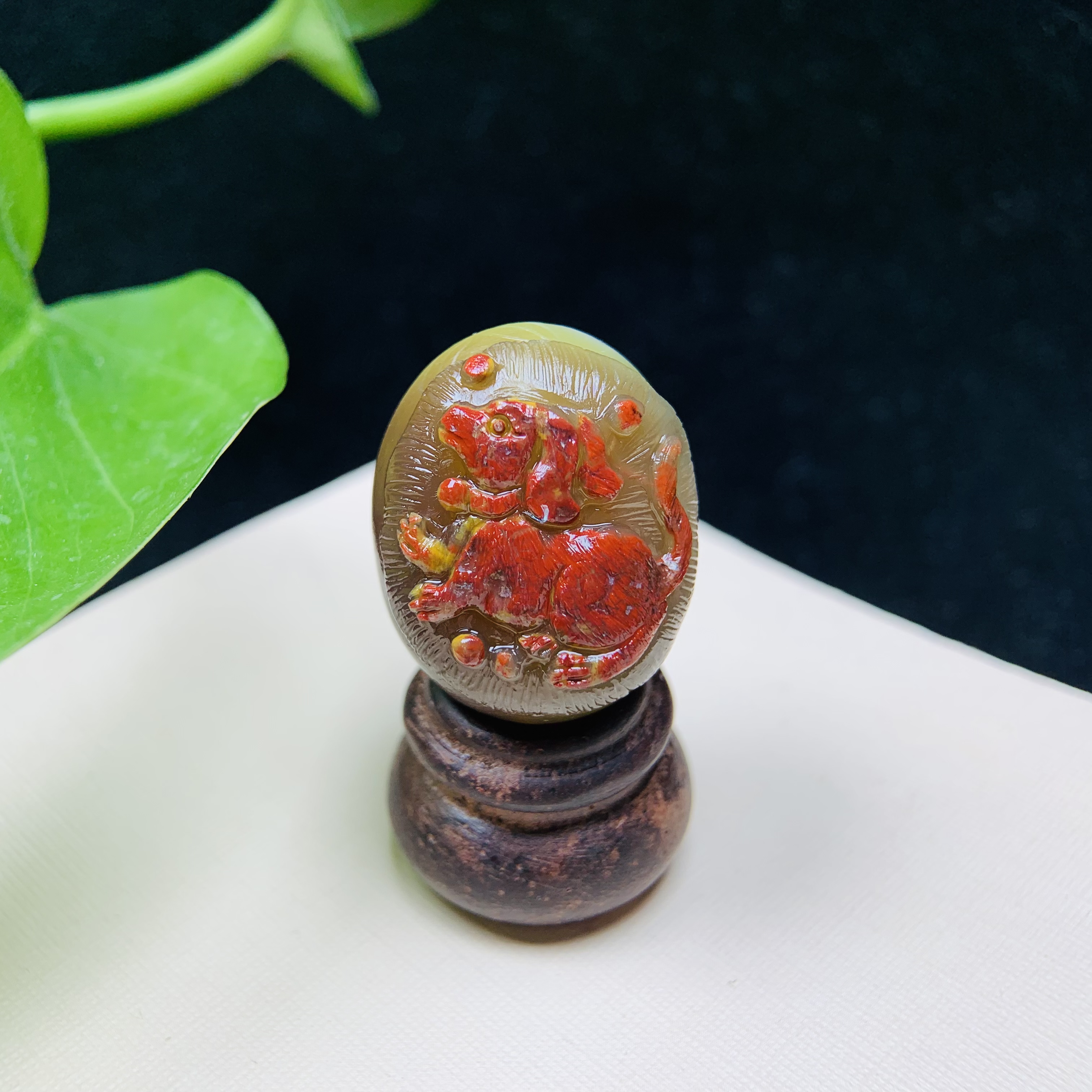 天然老矿盐源玛瑙俏色包浆生肖狗通孔蛋蛋单颗挂件手工精雕