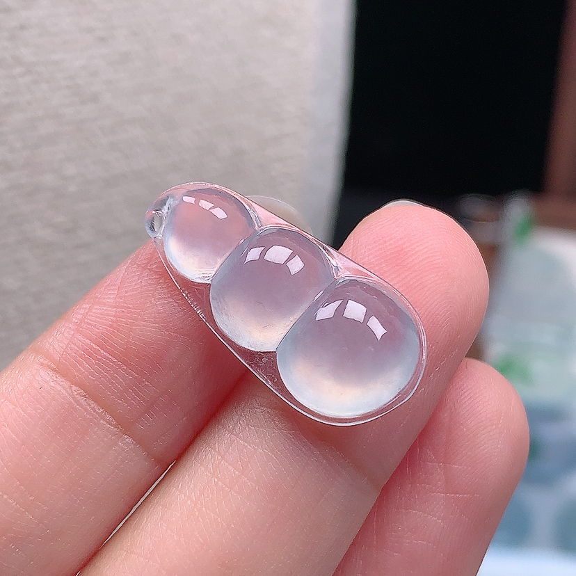 缅甸天然翡翠A货玉石高冰福豆吊坠饰品百搭24.1*12.1*5.9mm
