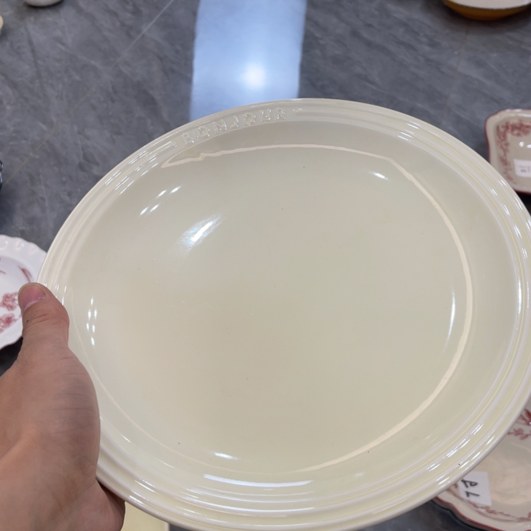 陶瓷微瑕餐具介意勿拍，满18飞！