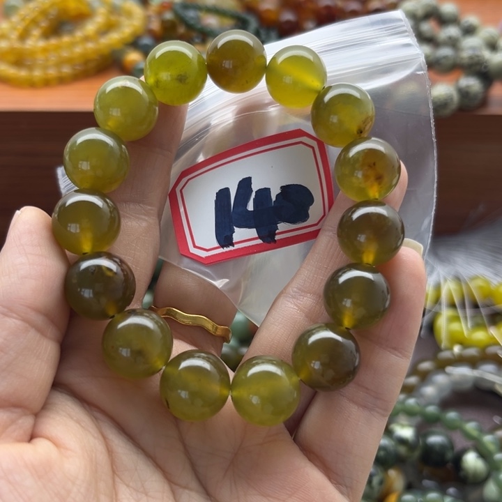 未镶嵌蛇纹石玉手链
