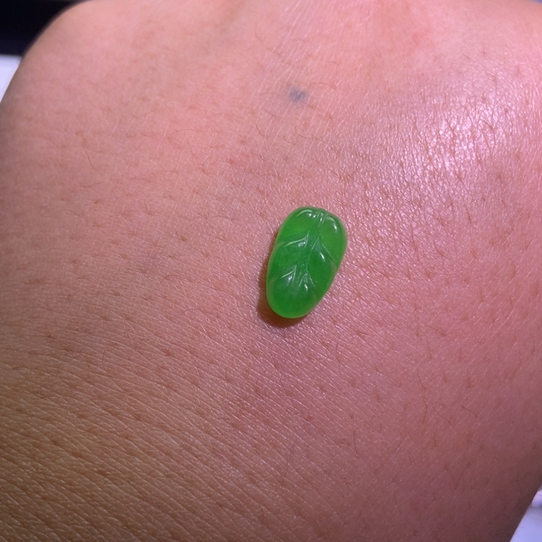 翡翠未镶嵌颈饰吊坠