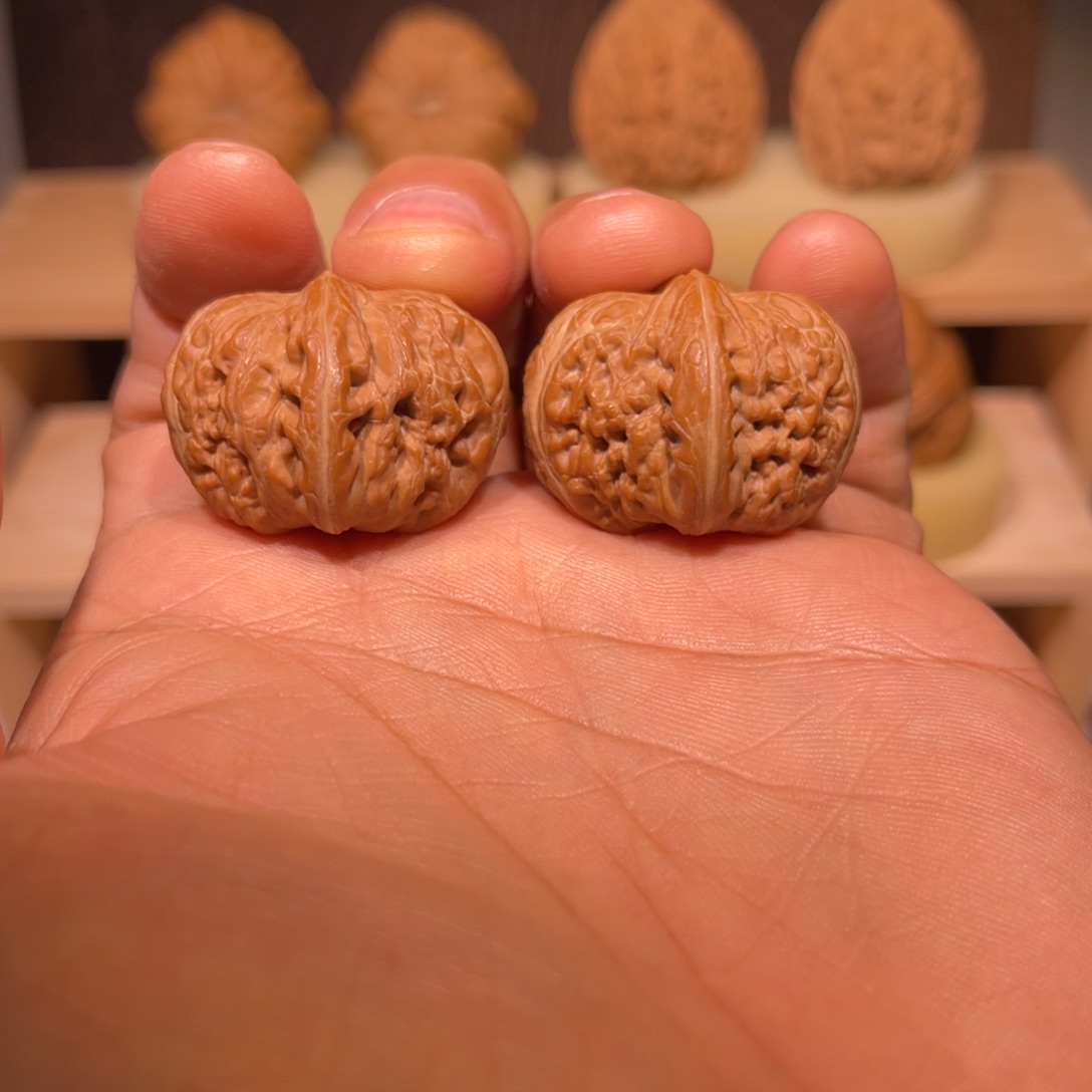 ****.吊坠桃核32全品元宝