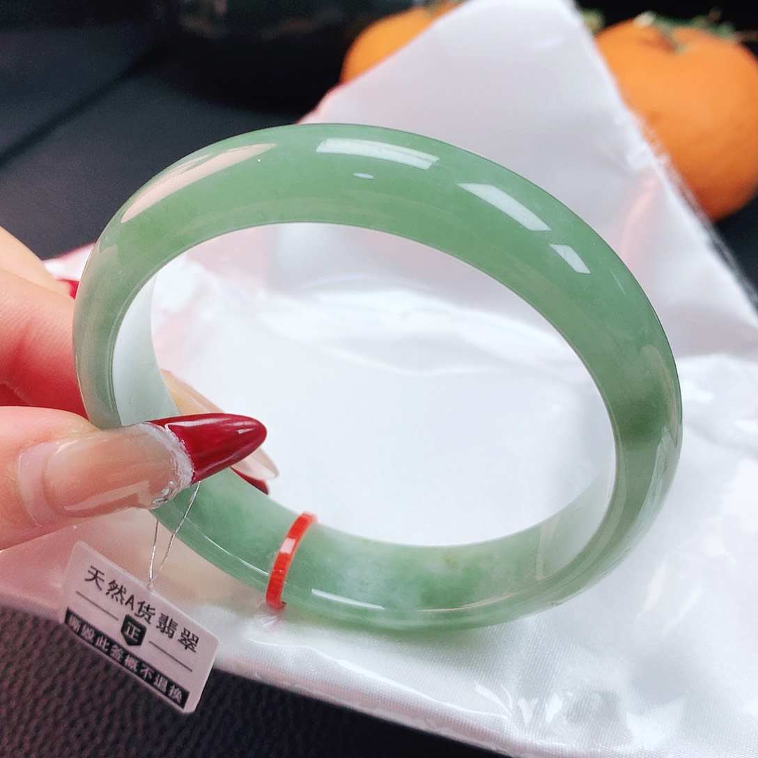 翡翠手镯未镶嵌61轮胎