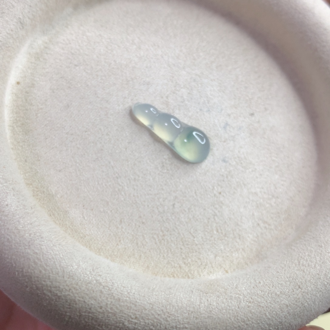 翡翠未镶嵌颈饰白冰飘花豆