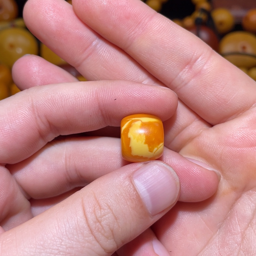 蜡***士琥珀未镶嵌裸石墩子