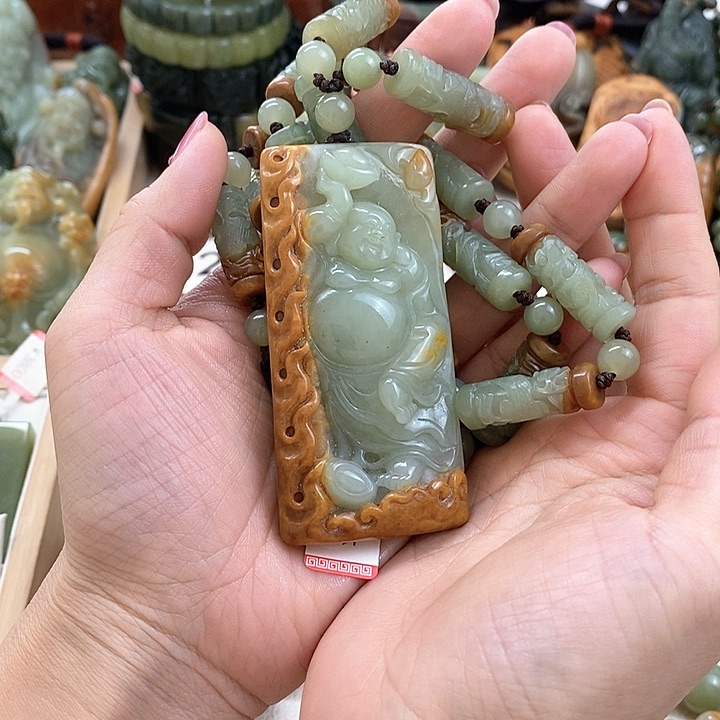 颈饰未镶嵌和田玉人*路