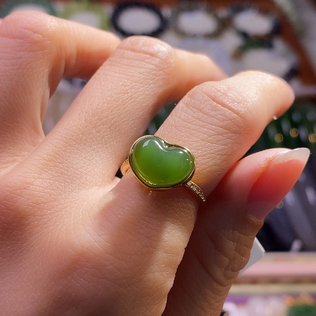 颈饰未镶嵌和田玉碧玉银戒指