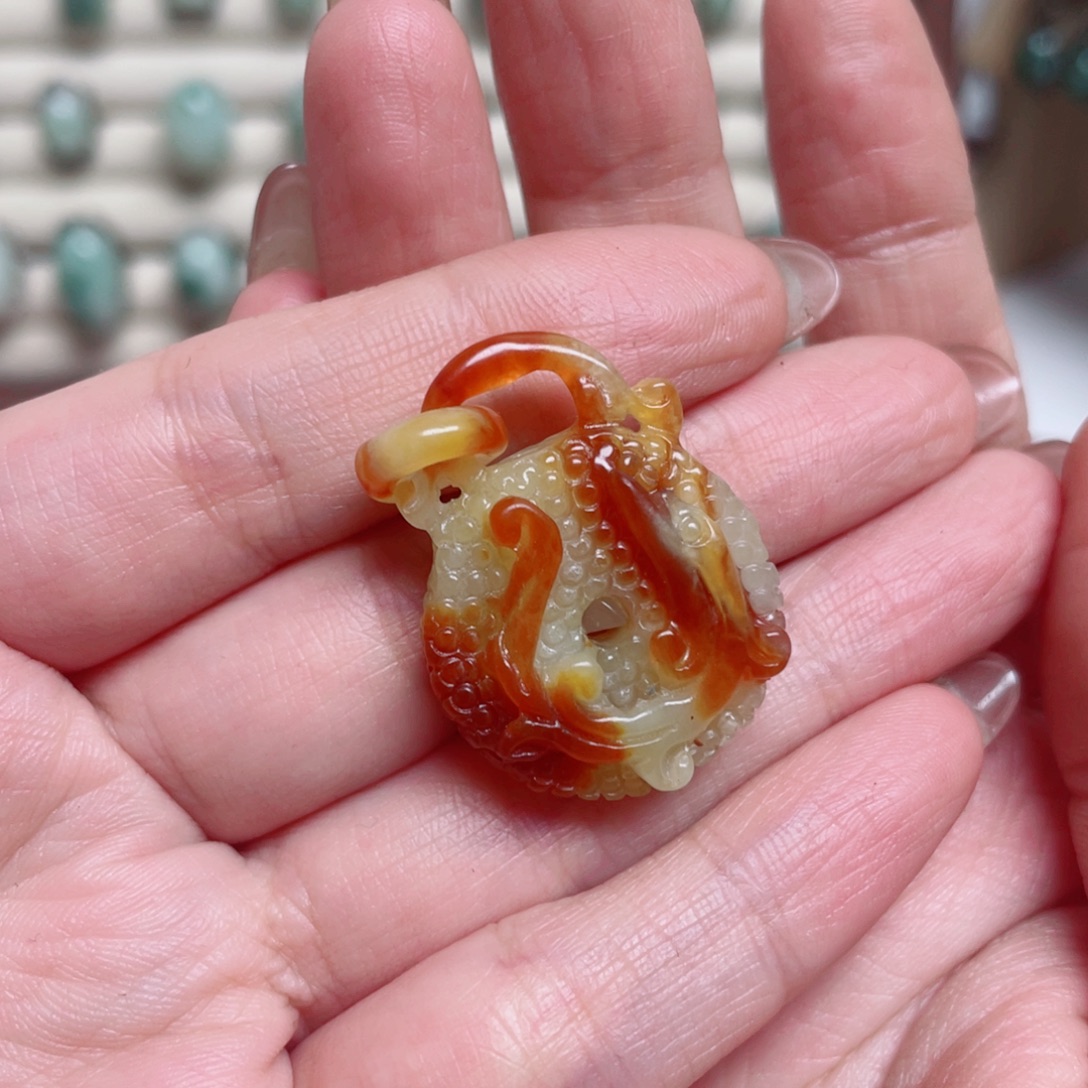 嫵***蛇纹石玉未镶嵌颈饰