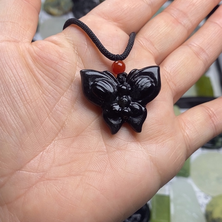 蛇纹石玉颈饰合金