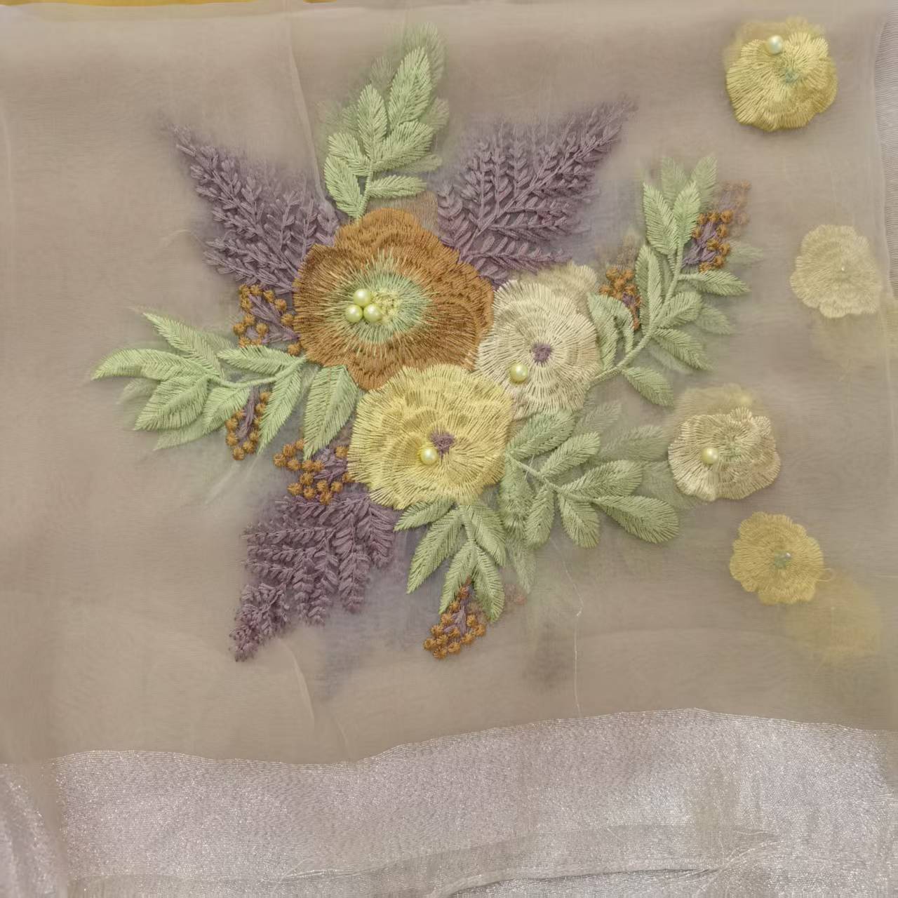 瑕疵 三多金花黄 丝毛刺绣破洞抽丝没包装布料