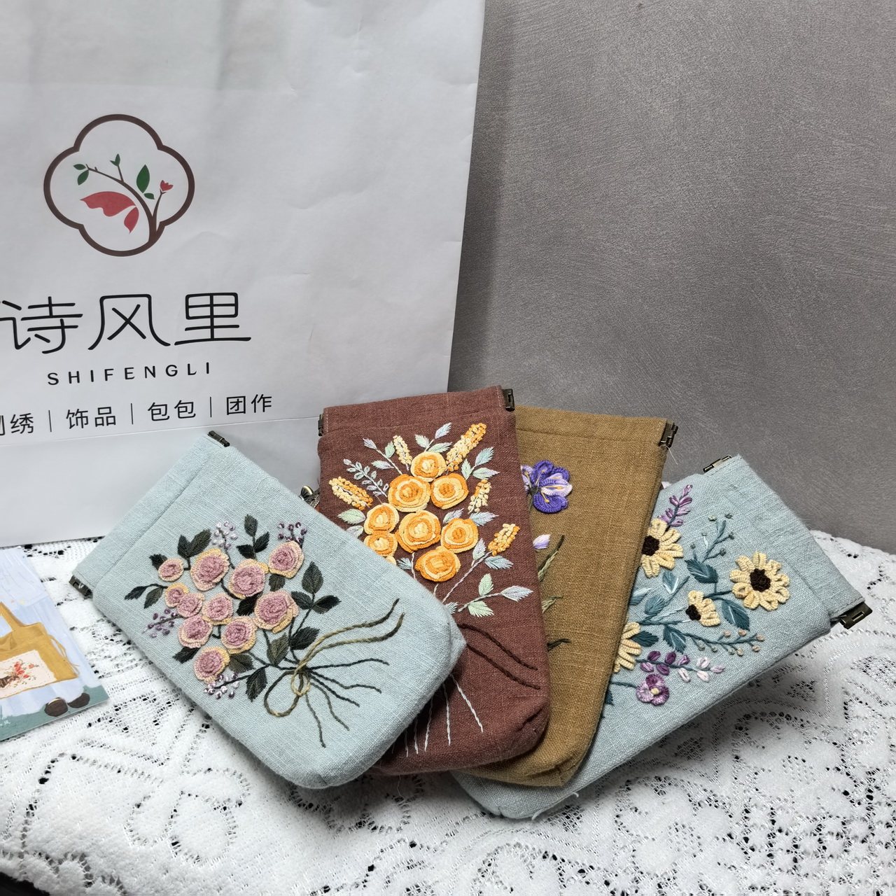 手工刺绣布艺眼镜收纳包复古粗纺面料弹片开口设计当笔袋化妆刷袋