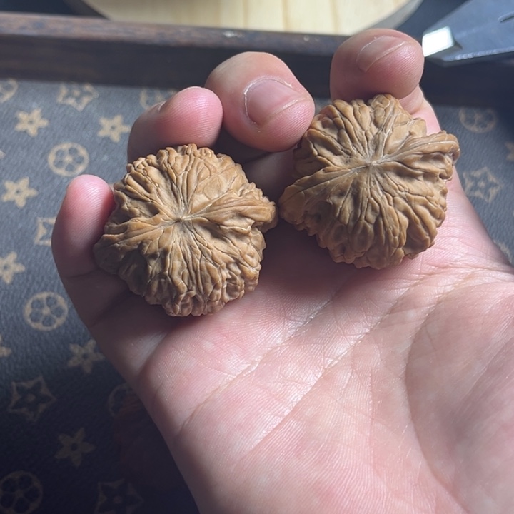 桃核吊坠蝴蝶磨盘