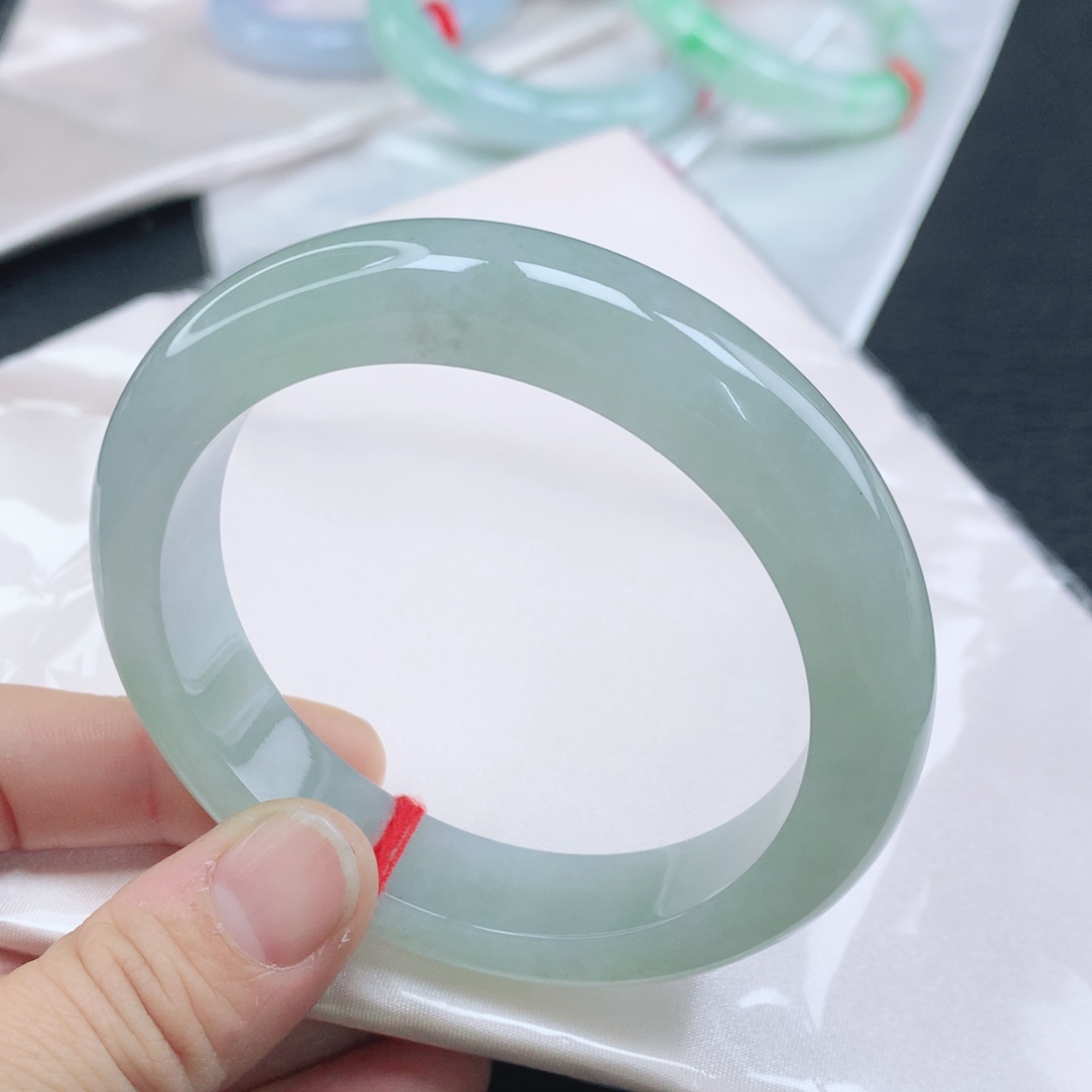 翡翠未镶嵌手镯58+果绿翡翠手镯