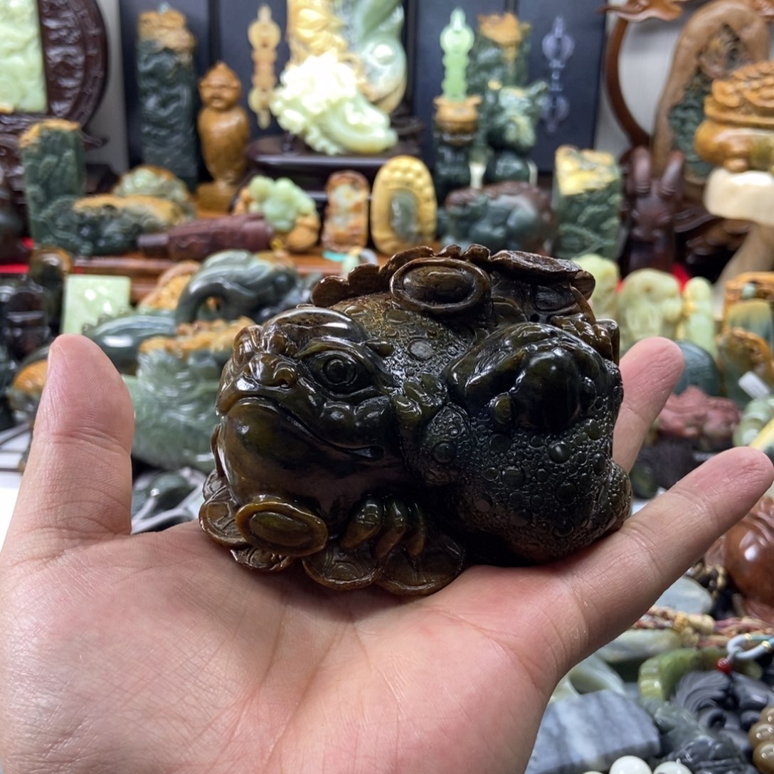 W***W岫岩河磨玉（透闪石质玉）未镶嵌把件