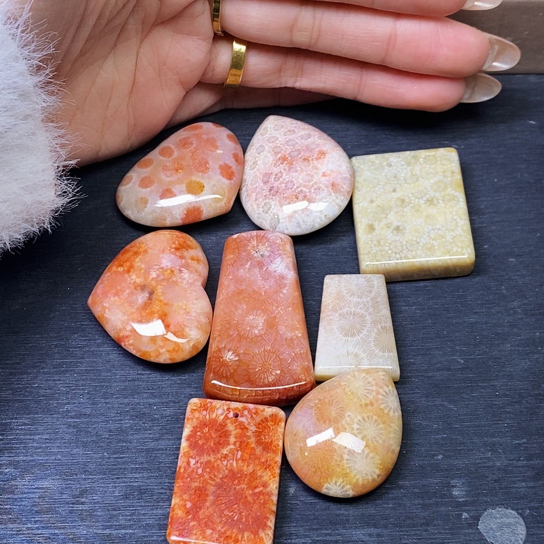 夏***ﾞ查罗石合金颈饰吊坠