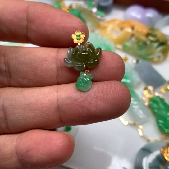 翡翠颈饰未镶嵌翡翠