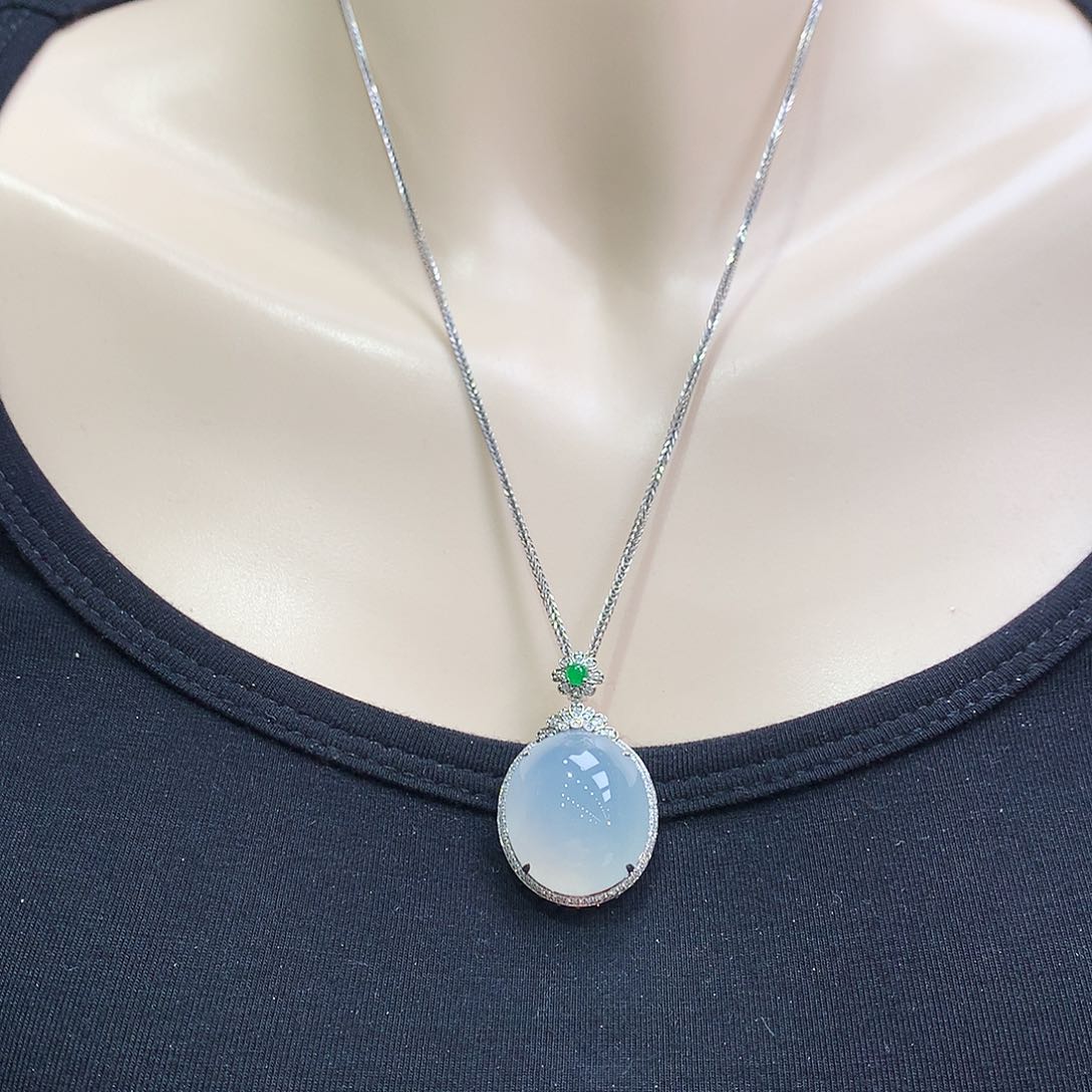 翡翠颈饰18K金镶嵌蛋面