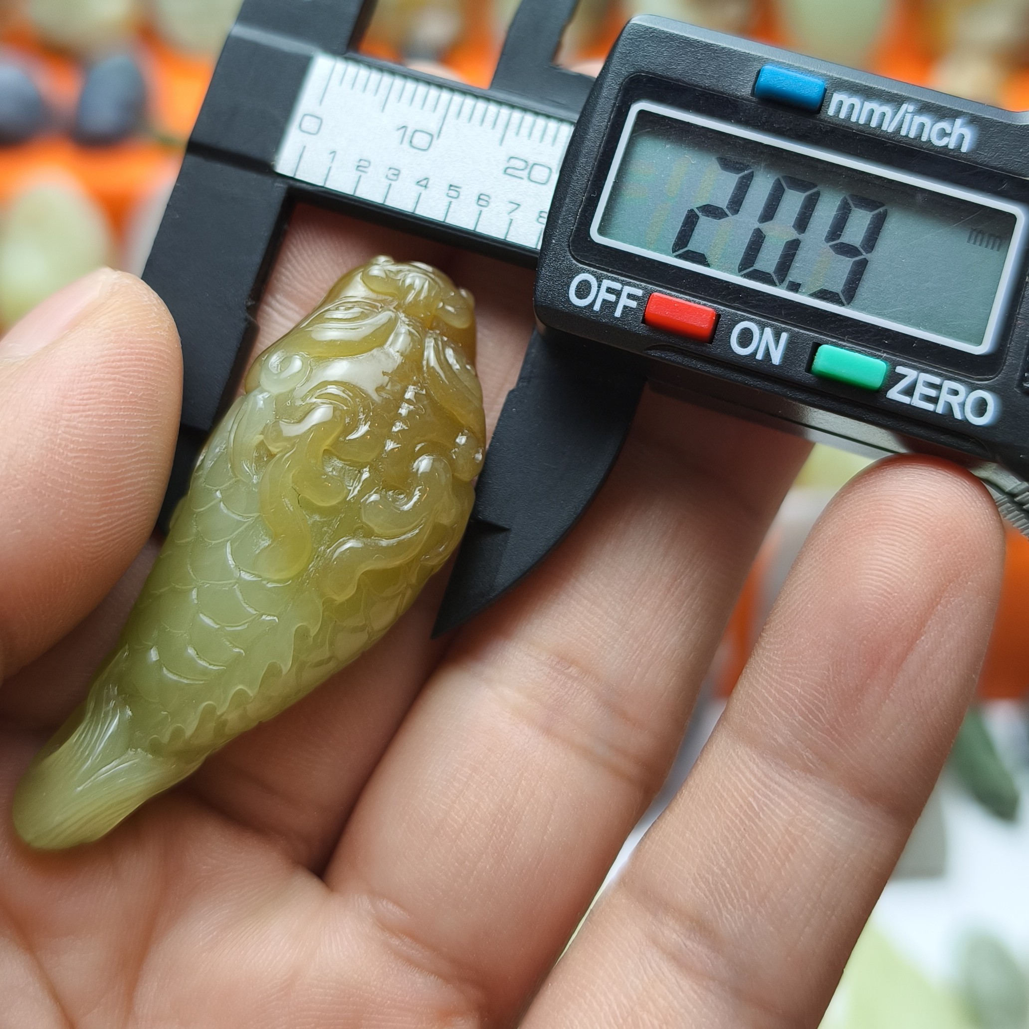 和田玉，俏色巧雕，鸿运当头，鱼化龙挂件