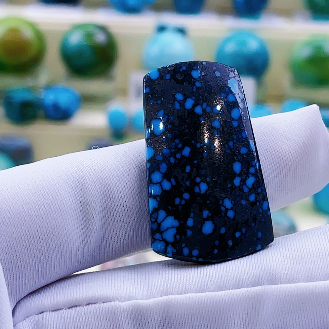 绿松石颈饰未镶嵌