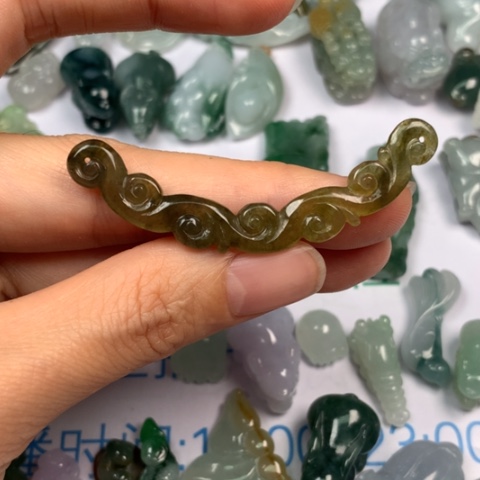 翡翠颈饰未镶嵌翡翠