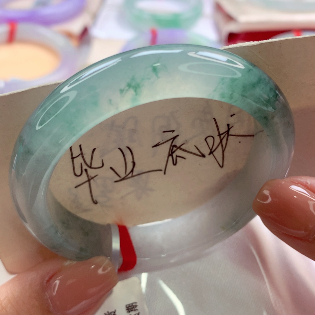 翡翠手镯未镶嵌师妹