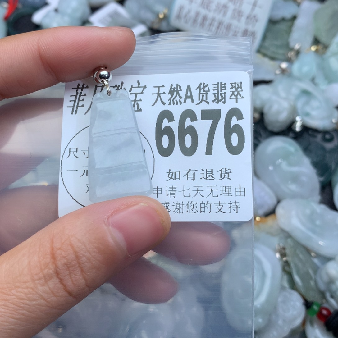 翡翠颈饰未镶嵌6676。