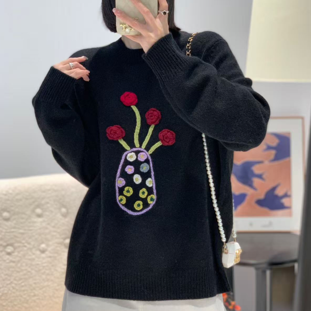 纯羊绒胸前手绣花瓶宽松版套头衫