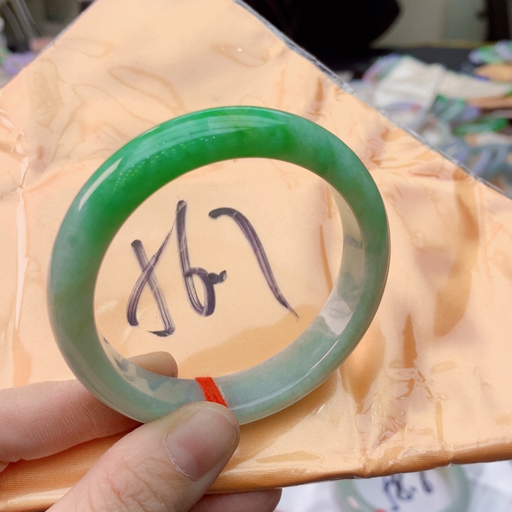 翡翠未镶嵌手镯翡翠手镯