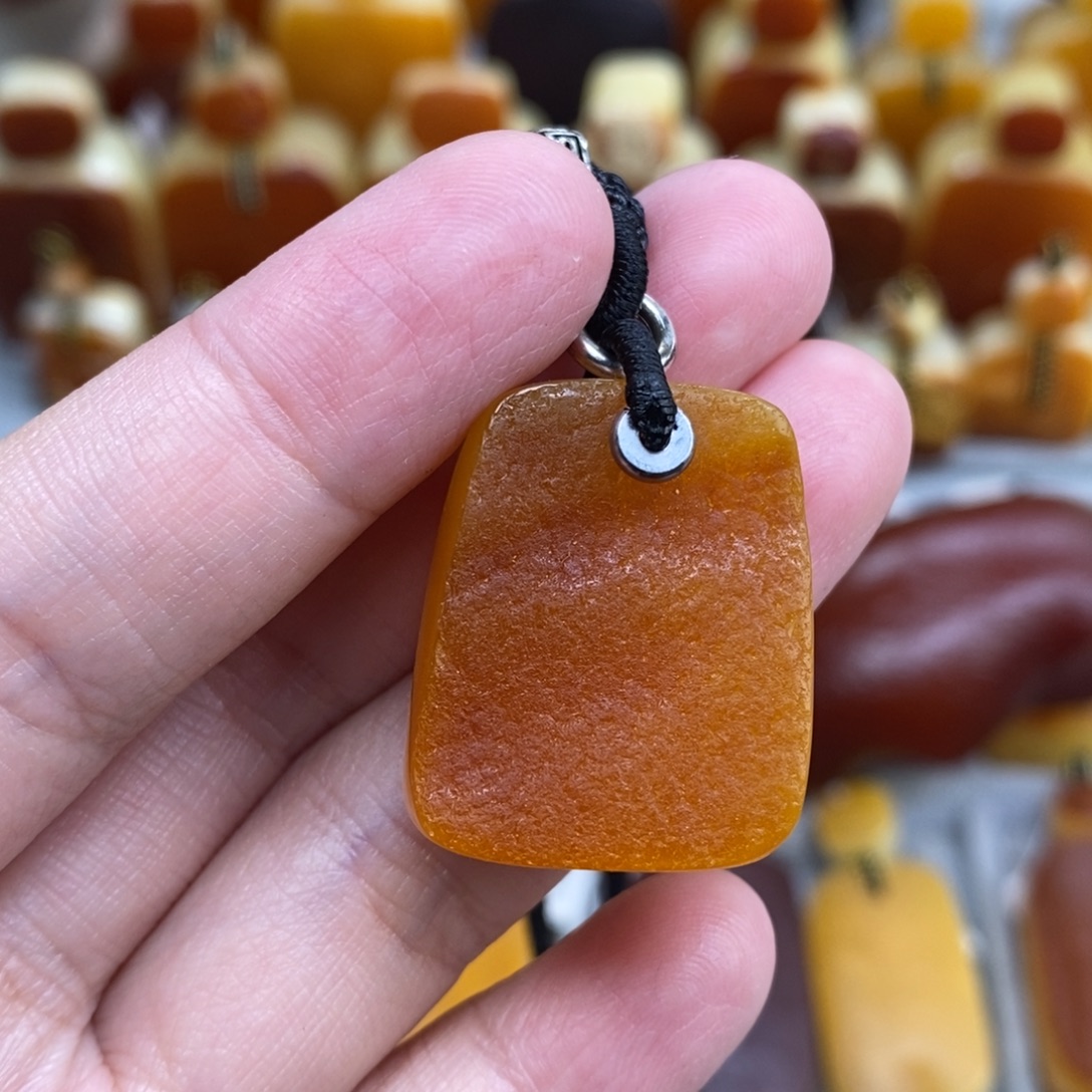 蜜蜡未镶嵌珠宝奇石