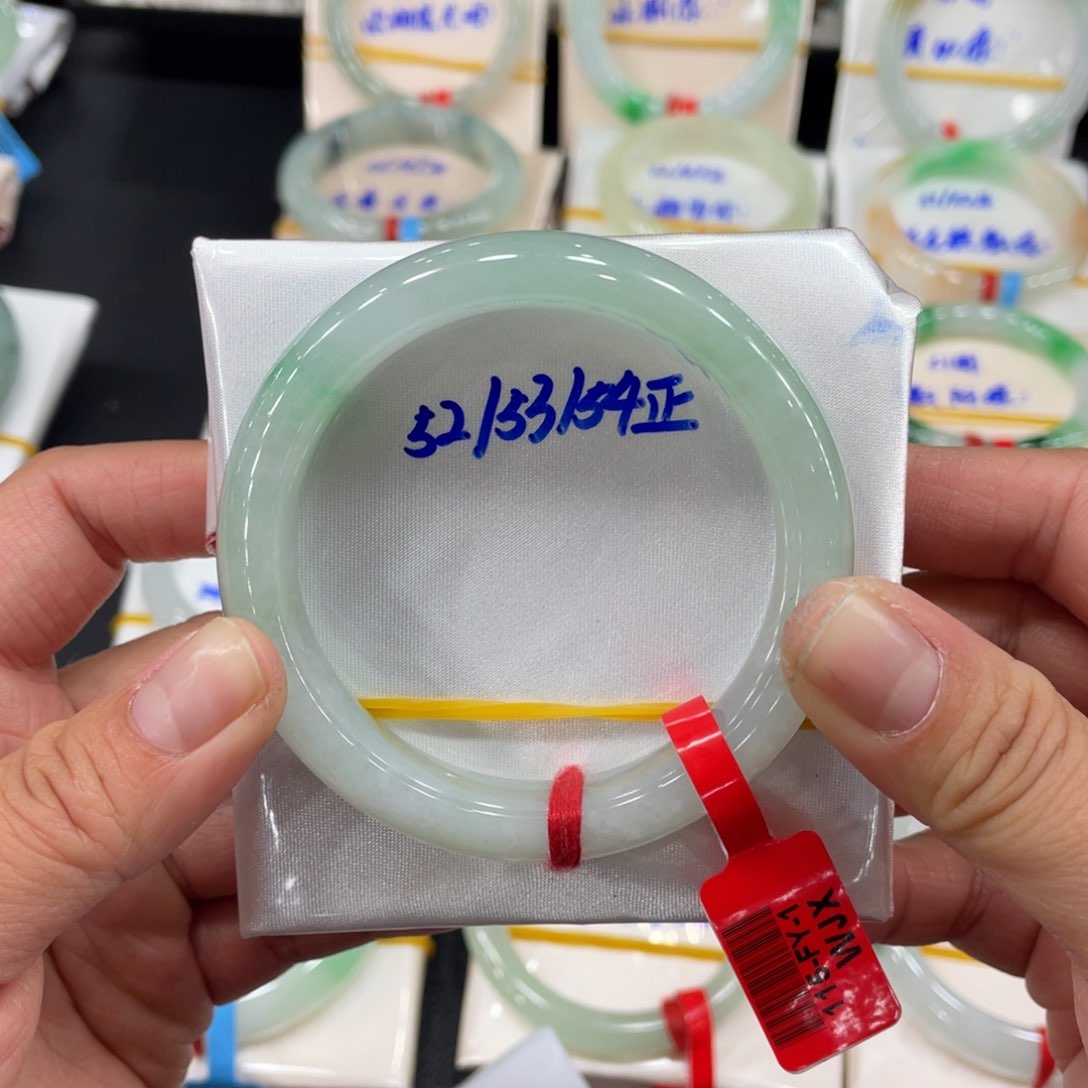 翡翠手镯未镶嵌王*芬缅甸翡翠