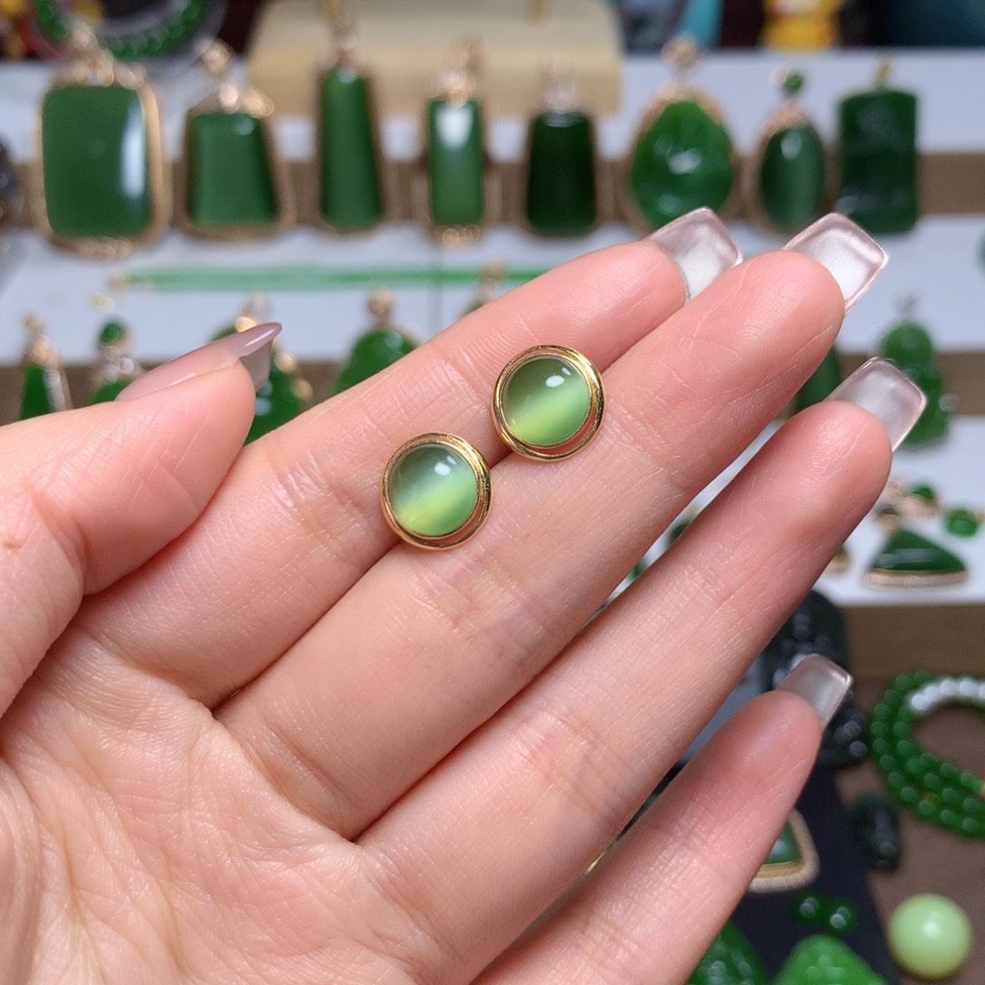 和田玉（碧玉）耳钉18K金镶嵌