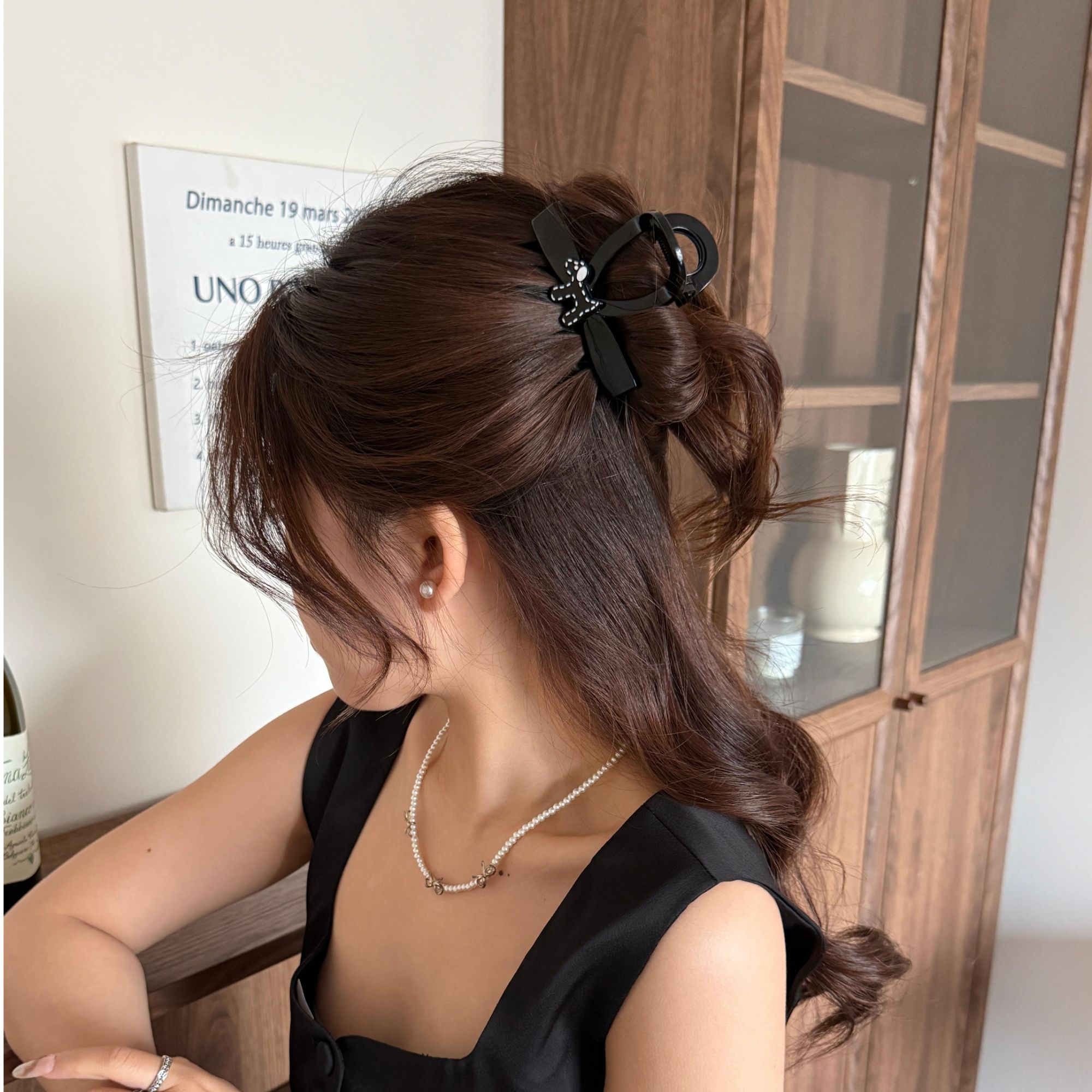 欧茉气质线条小狗蝴蝶结抓夹女新款高级感后脑勺盘发鲨鱼夹A8097