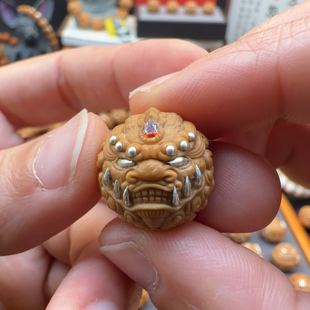 猴头核桃吊坠唐狮