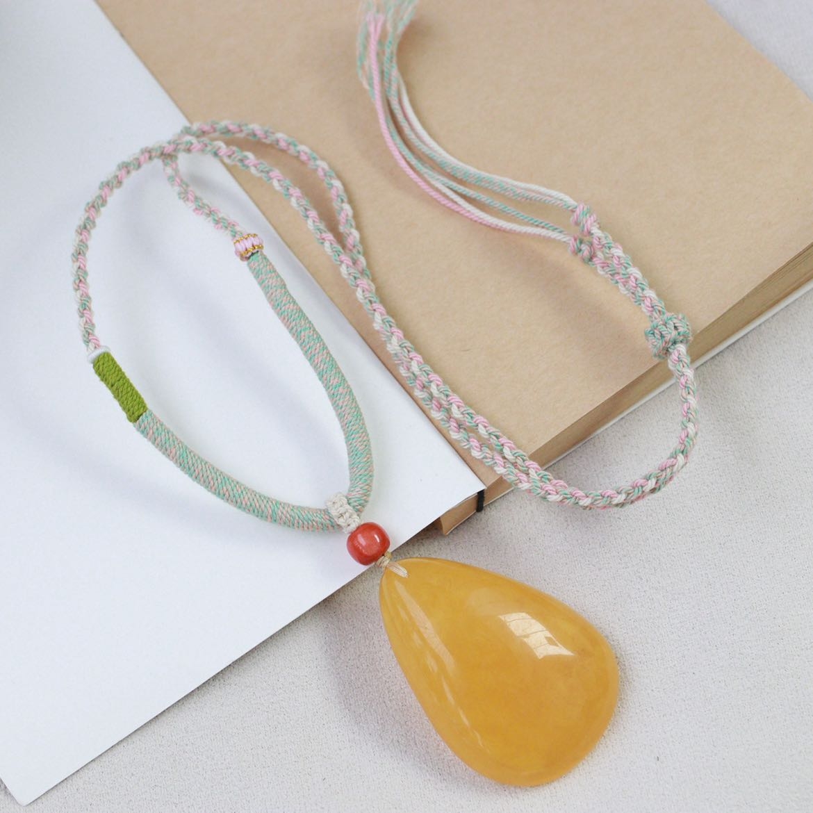 清货 俄料鸡油黄蜜蜡水滴吊坠 手工编绳 有瑕疵 特价出 裸重22.24