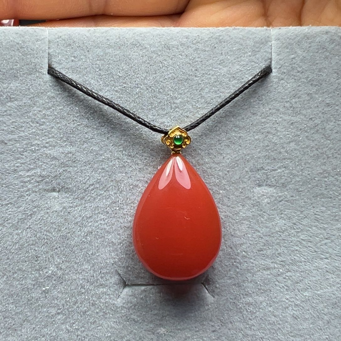 南红玛瑙18K金镶嵌吊坠
