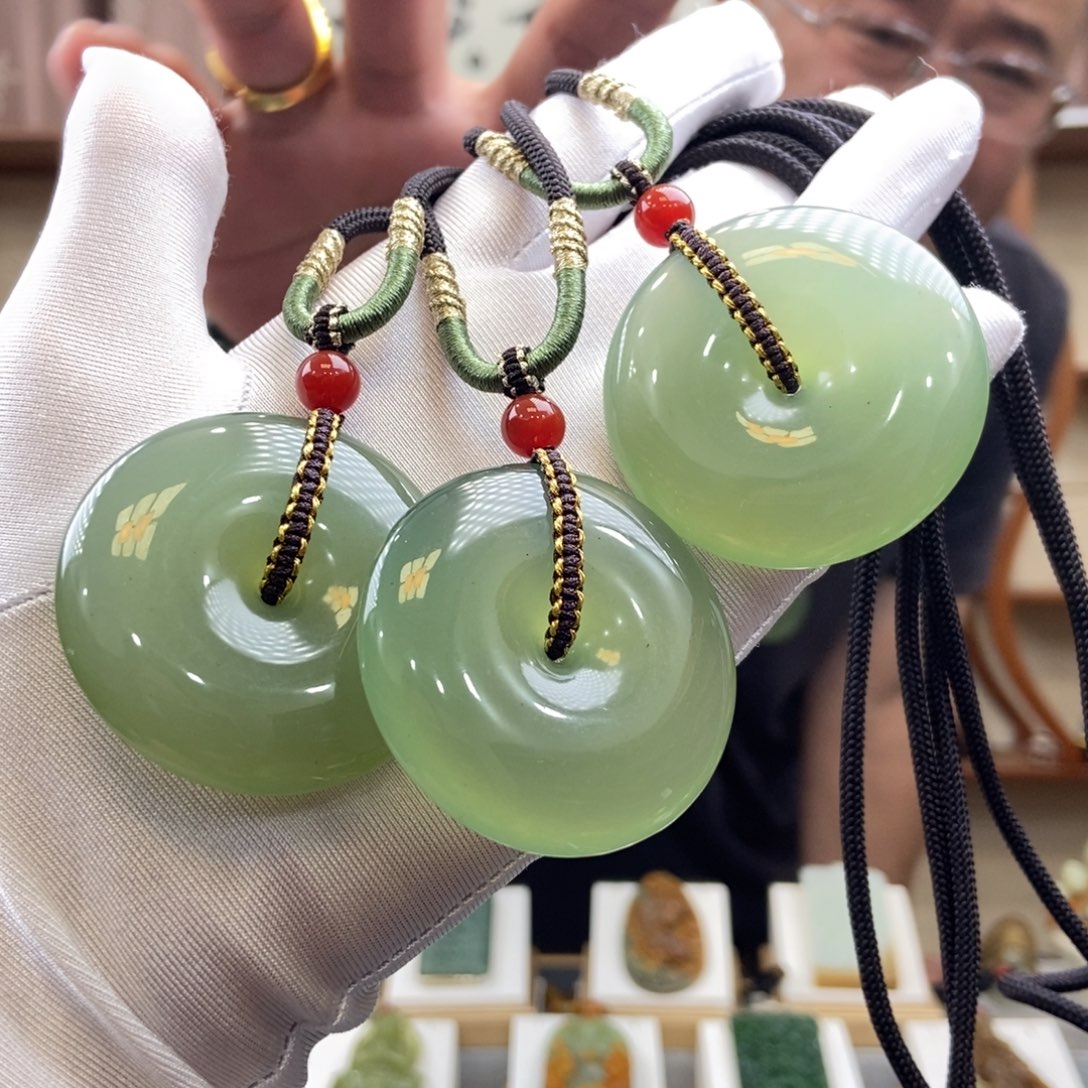 蛇纹石玉未镶嵌平安扣（多样性发一件