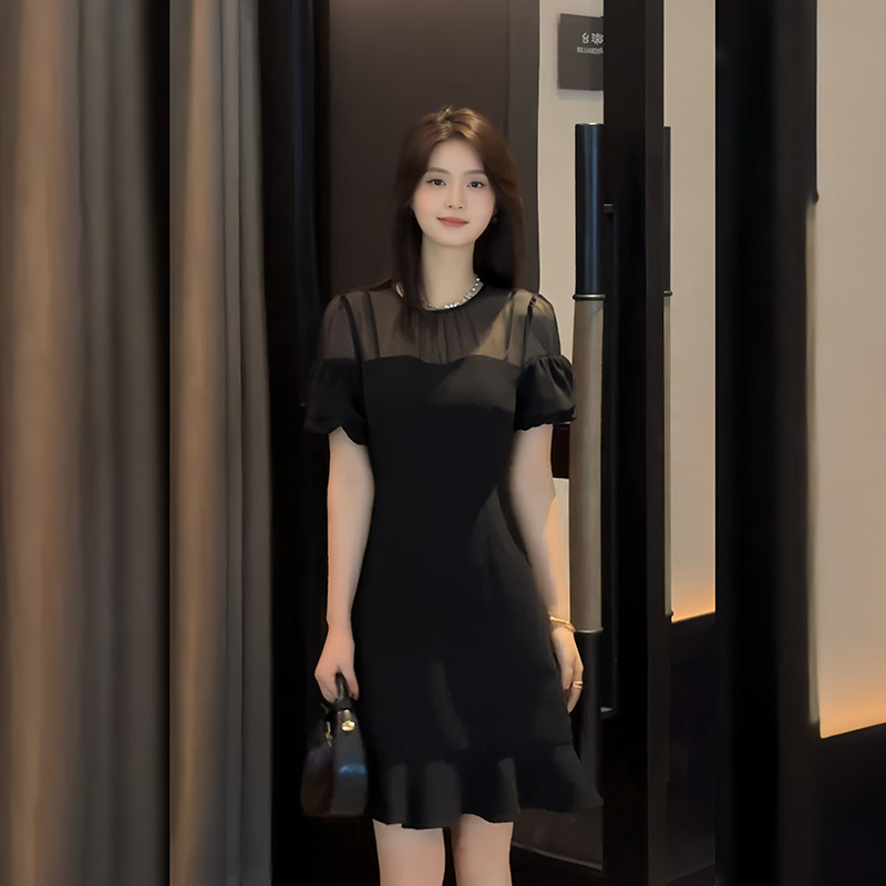赫本风2025夏季小黑裙洋气连衣裙夏季新款法式气质收腰鱼尾裙女装