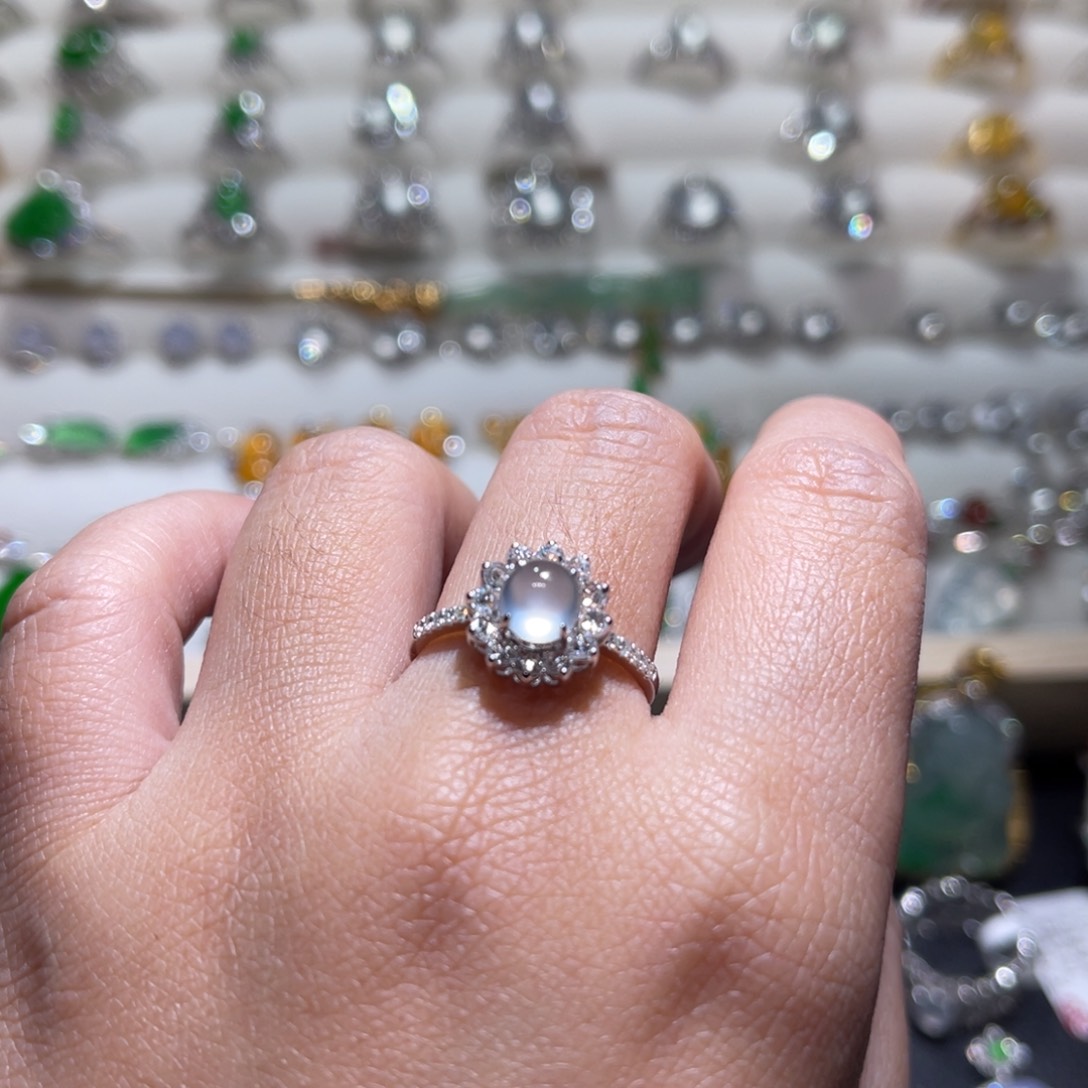 翡翠戒指18K金镶嵌2*7冰蛋戒指