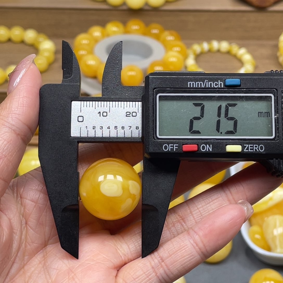 蜜蜡裸石未镶嵌黑*