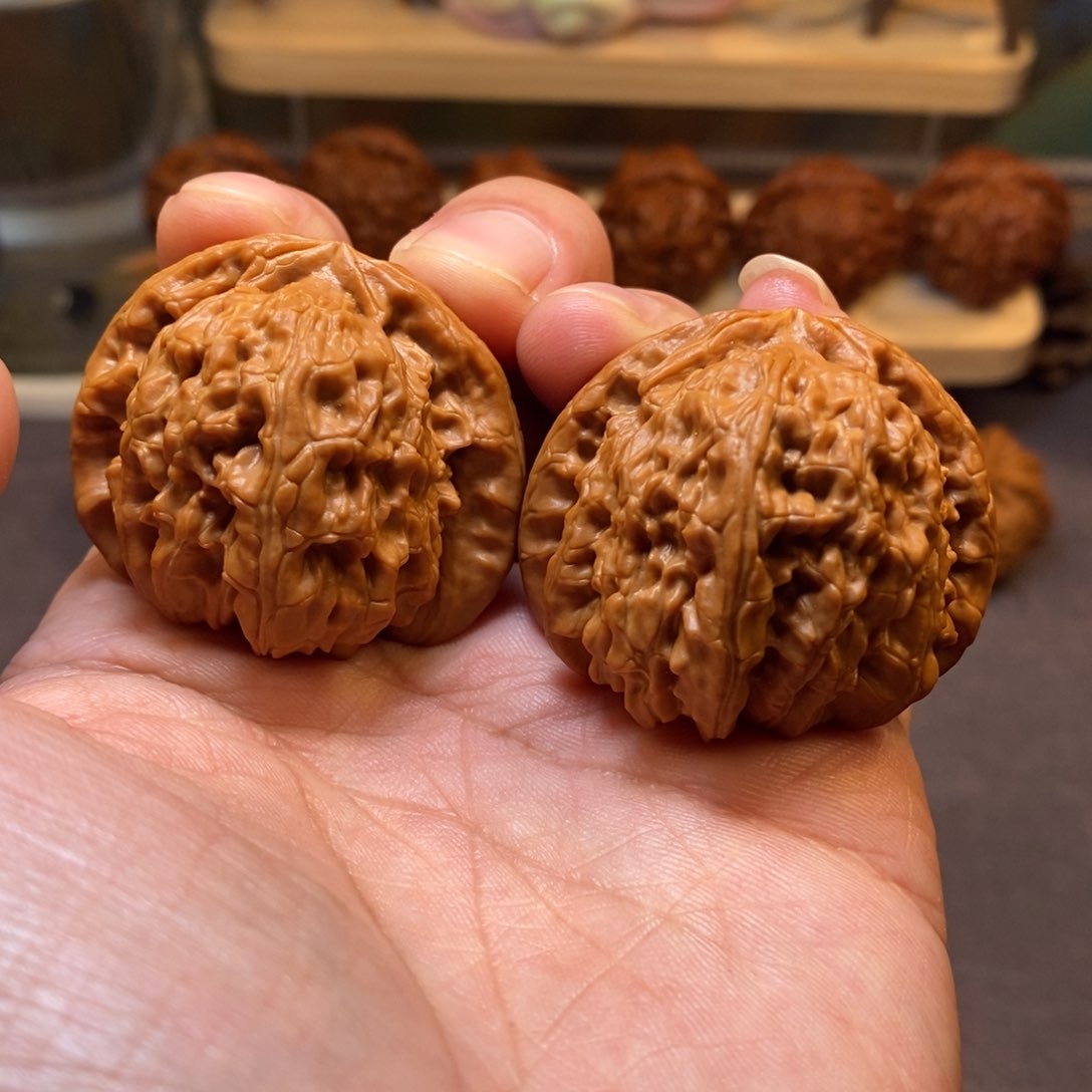 文玩核桃把件全品无修41尺延庆老树三角白狮子