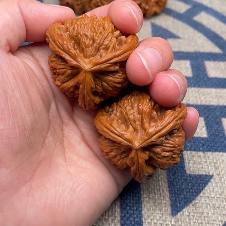 吊坠文玩核桃还***森三棱