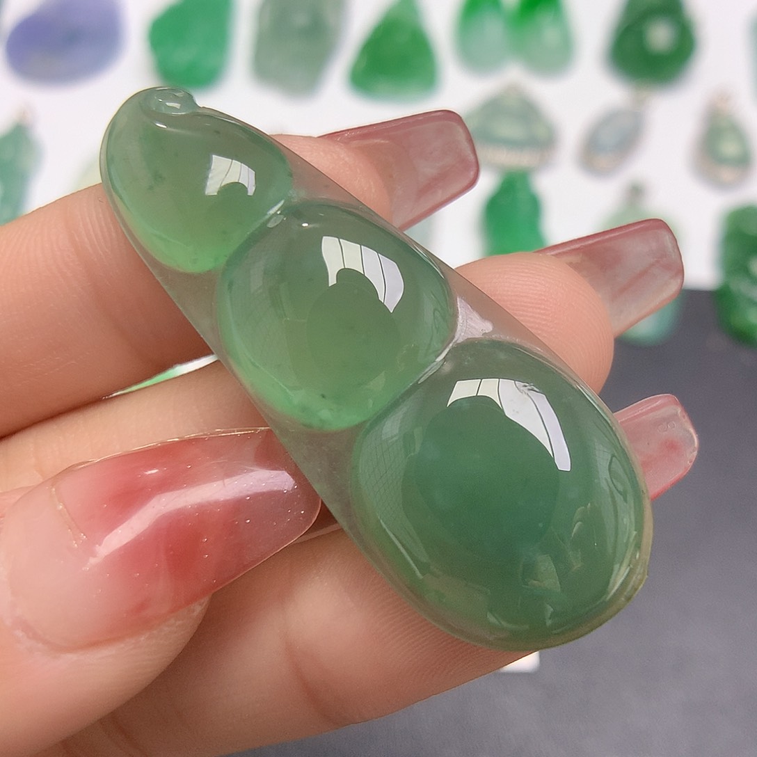 翡翠颈饰未镶嵌福豆