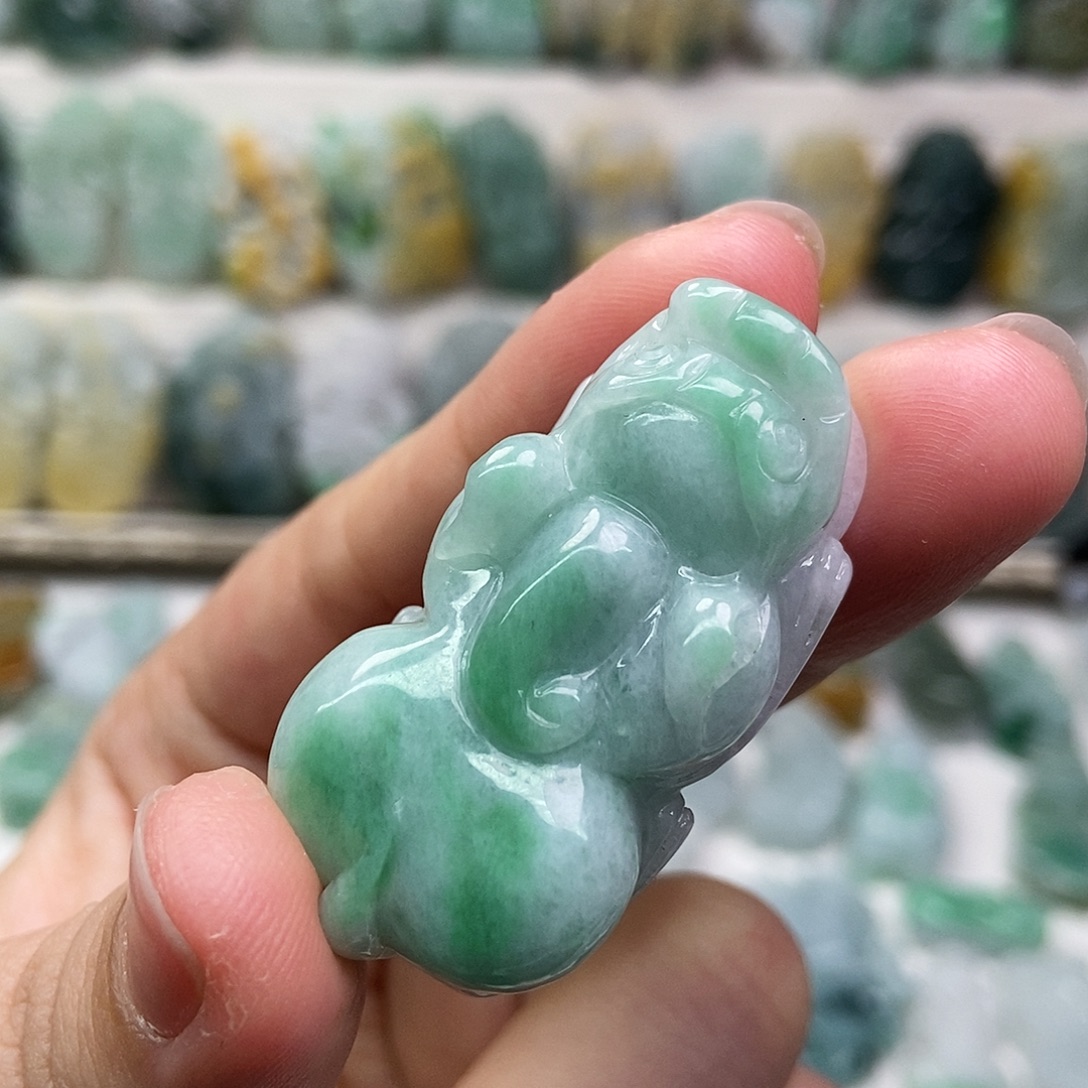 翡翠未镶嵌吊坠(赠链)