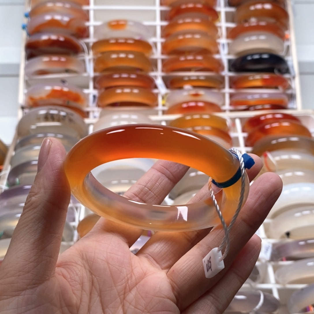 桃***、玛瑙/玉髓手镯未镶嵌